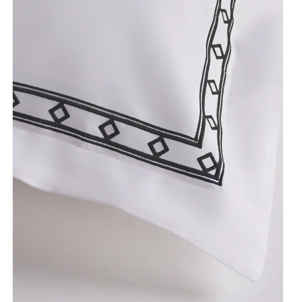 Ritz-Carlton Frette Queen Diamond Border Pillow shams Cotton queen NWT